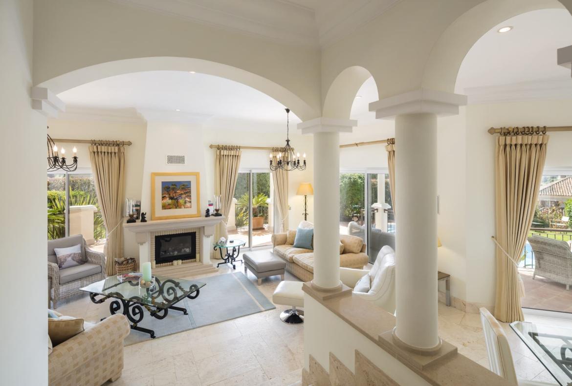 Luxury 3 bedroom holiday villa with private pool in Algarve Portugal (PV3010)