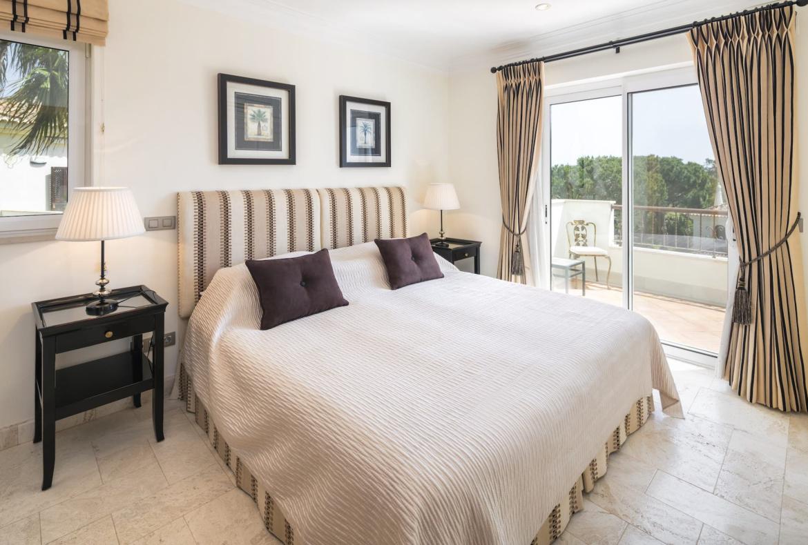 Luxury 3 bedroom holiday villa with private pool in Algarve Portugal (PV3010)