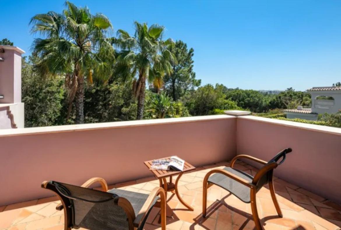 Luxury 5 bedroom holiday villa with private pool in Algarve Portugal (PORTU135PV)