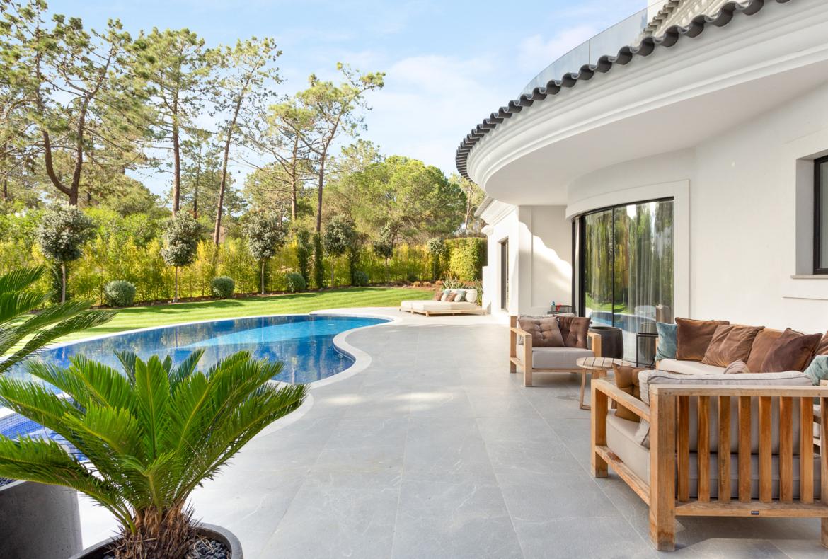 Luxury 5 bedroom holiday villa with private pool in Algarve Portugal (PV3011)