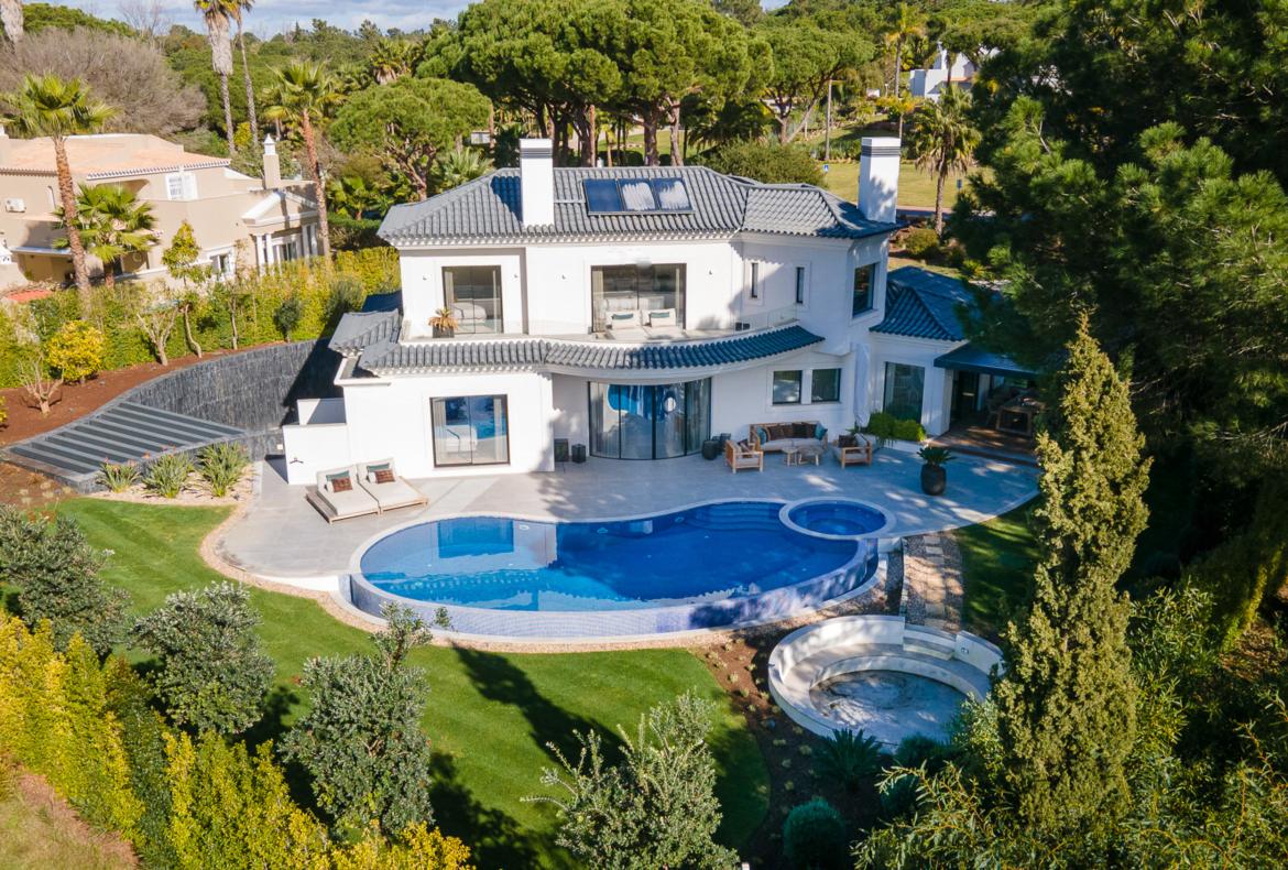 Luxury 5 bedroom holiday villa with private pool in Algarve Portugal (PV3011)