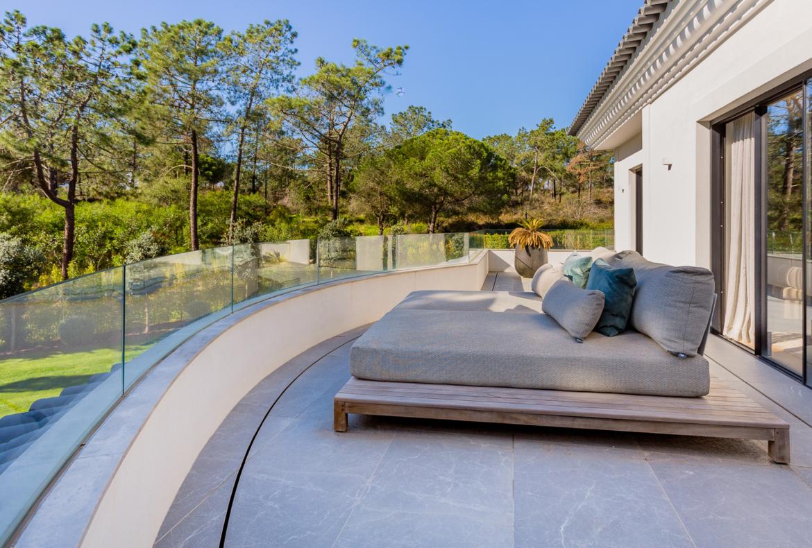 Luxury 5 bedroom holiday villa with private pool in Algarve Portugal (PV3011)