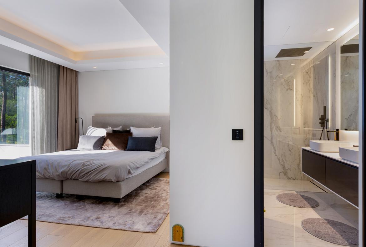 Luxury 5 bedroom holiday villa with private pool in Algarve Portugal (PV3011)
