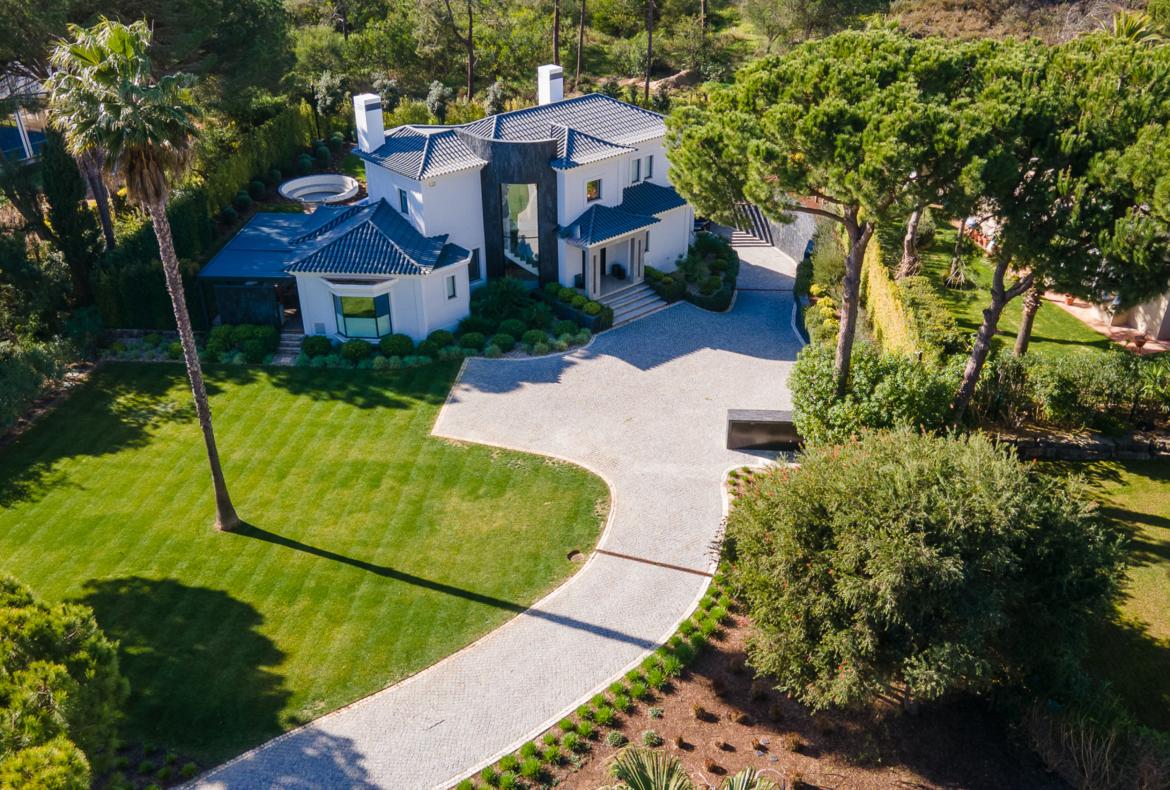 Luxury 5 bedroom holiday villa with private pool in Algarve Portugal (PV3011)
