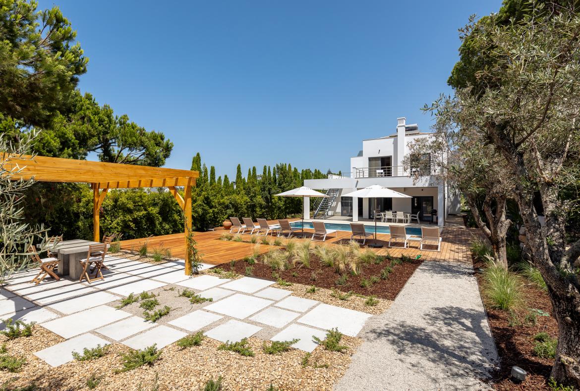 Luxury 4 bedroom holiday villa with private pool in Algarve Portugal (PV3014)