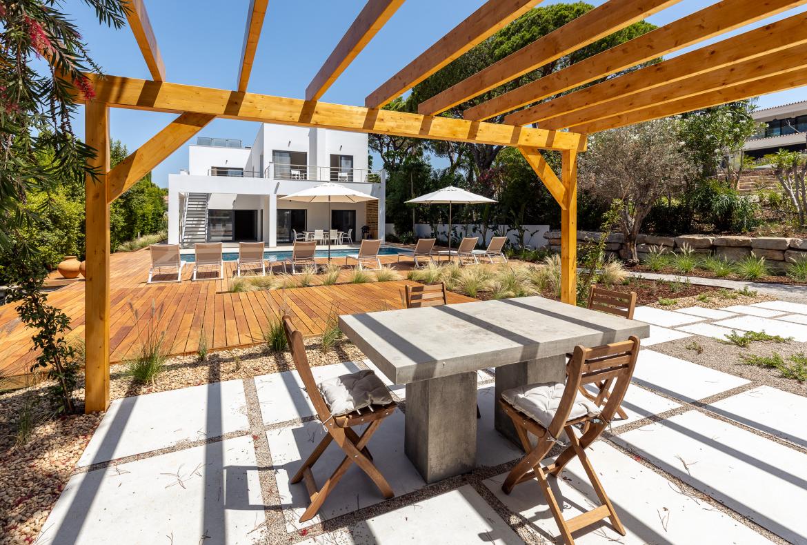 Luxury 4 bedroom holiday villa with private pool in Algarve Portugal (PV3014)