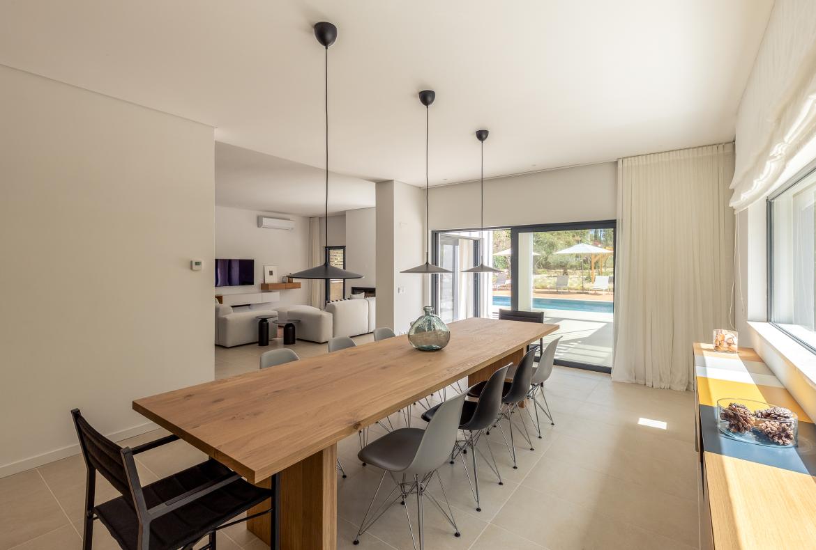 Luxury 4 bedroom holiday villa with private pool in Algarve Portugal (PV3014)