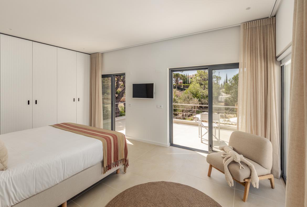 Luxury 4 bedroom holiday villa with private pool in Algarve Portugal (PV3014)