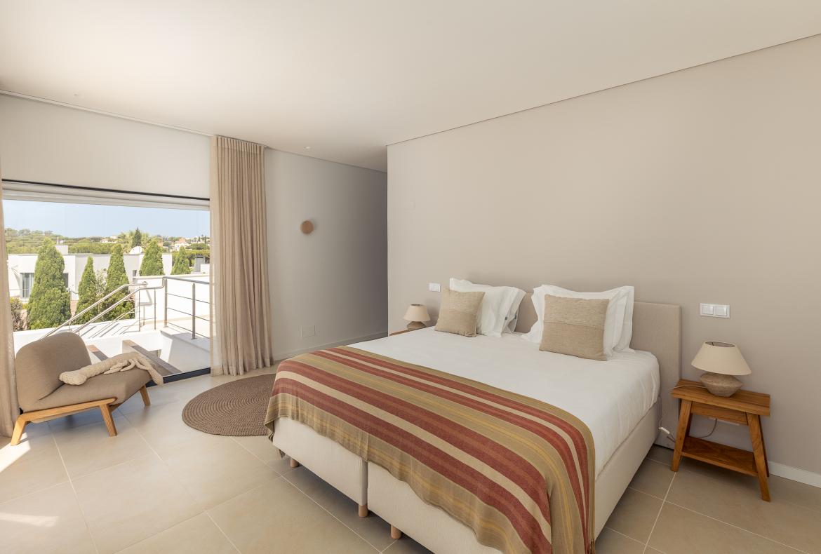 Luxury 4 bedroom holiday villa with private pool in Algarve Portugal (PV3014)