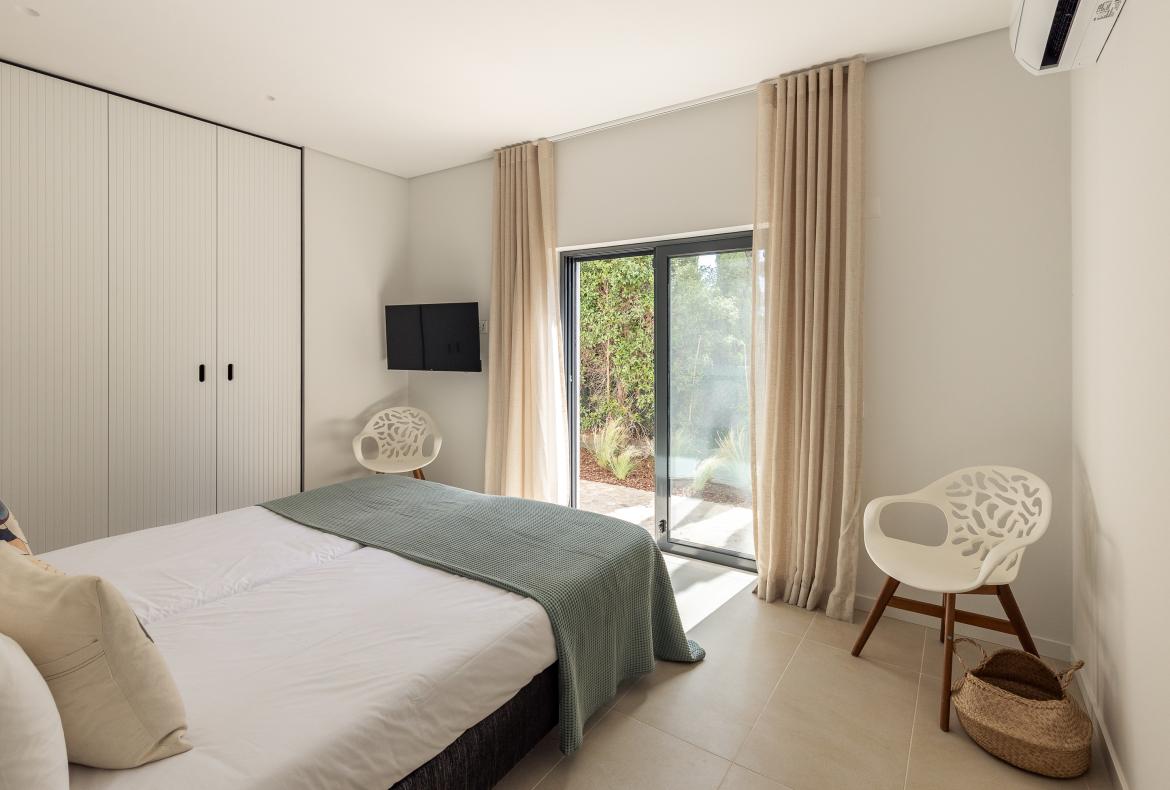 Luxury 4 bedroom holiday villa with private pool in Algarve Portugal (PV3014)