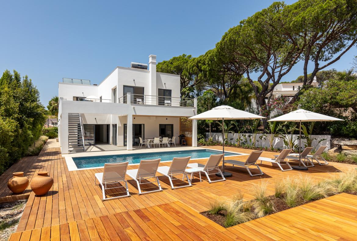 Luxury 4 bedroom holiday villa with private pool in Algarve Portugal (PV3014)