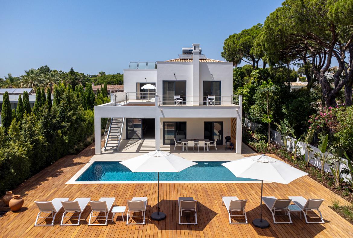 Luxury 4 bedroom holiday villa with private pool in Algarve Portugal (PV3014)