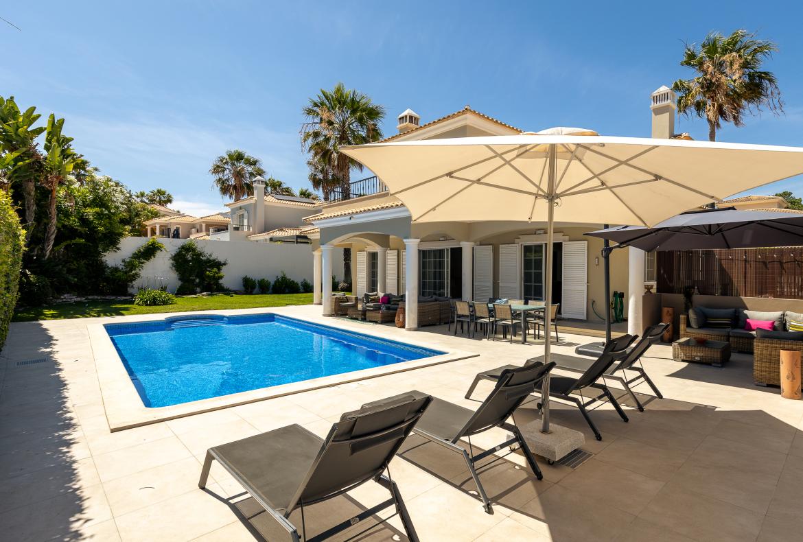 Luxury 4 bedroom holiday villa with private pool in Algarve Portugal (PV3015)