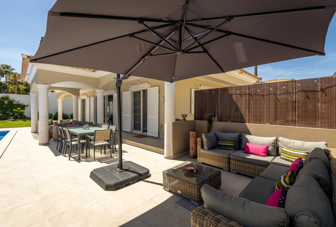 Luxury 4 bedroom holiday villa with private pool in Algarve Portugal (PV3015)