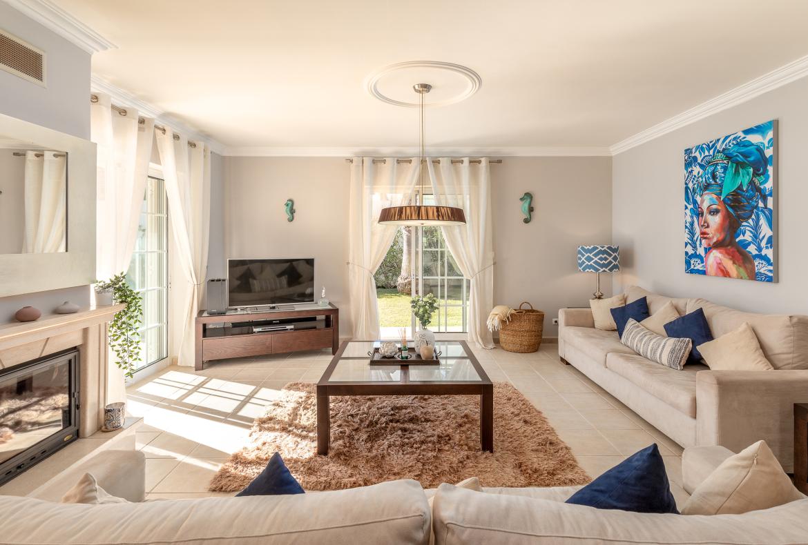 Luxury 4 bedroom holiday villa with private pool in Algarve Portugal (PV3015)