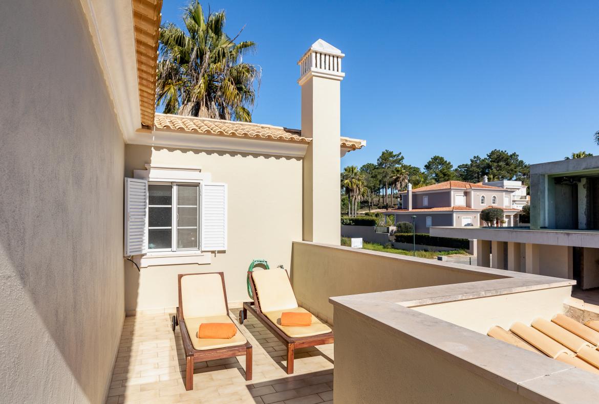 Luxury 4 bedroom holiday villa with private pool in Algarve Portugal (PV3015)
