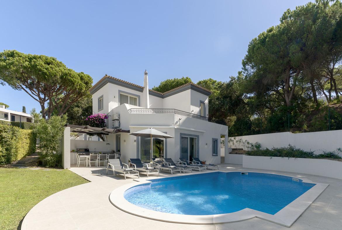 Luxury 4 bedroom holiday villa with private pool in Algarve Portugal (PV3016)