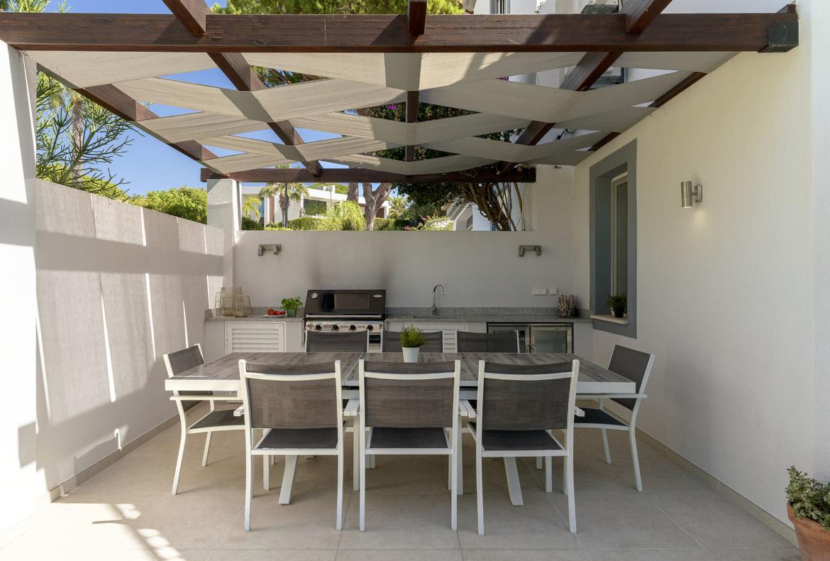 Luxury 4 bedroom holiday villa with private pool in Algarve Portugal (PV3016)