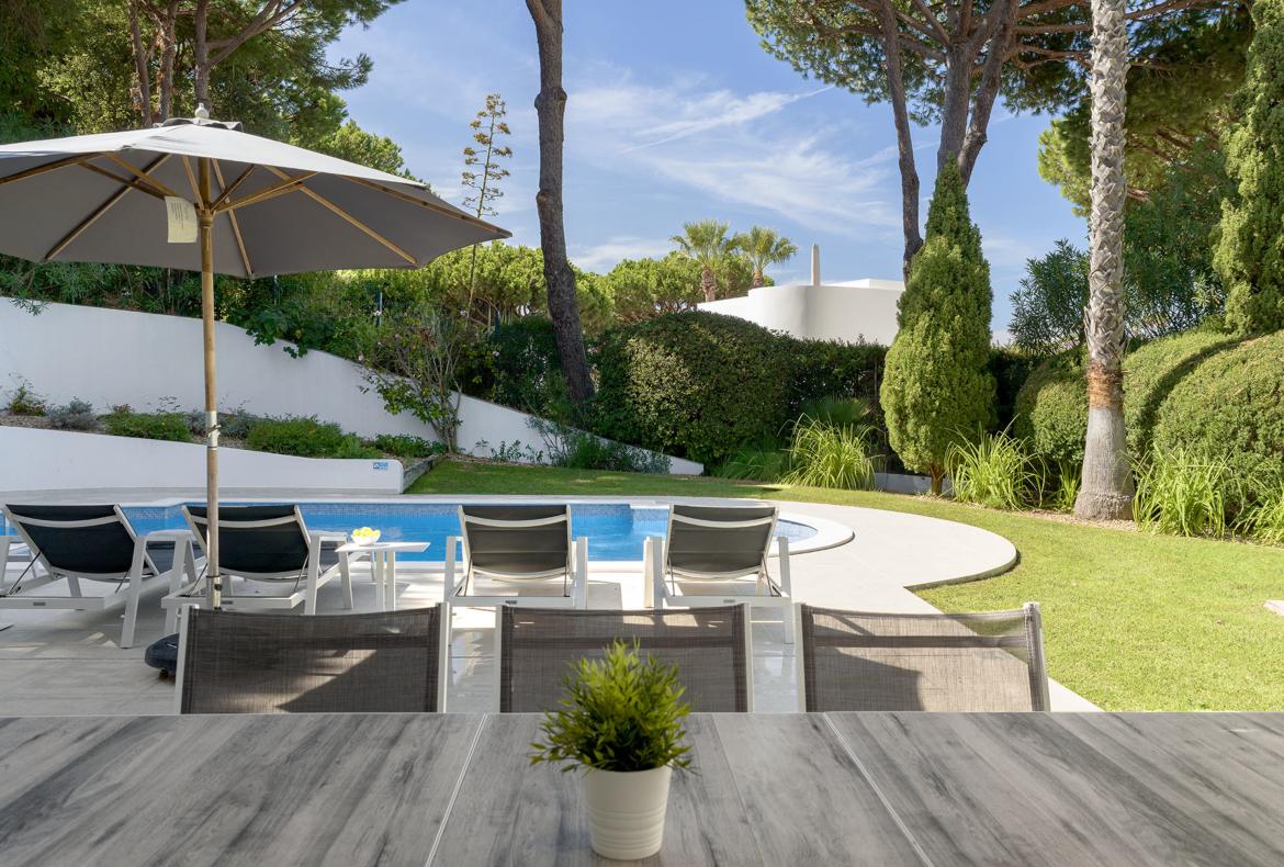 Luxury 4 bedroom holiday villa with private pool in Algarve Portugal (PV3016)
