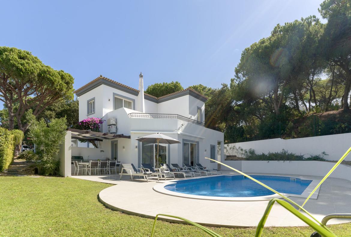 Luxury 4 bedroom holiday villa with private pool in Algarve Portugal (PV3016)