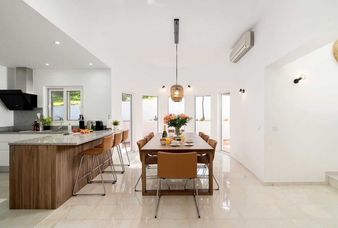 Luxury 4 bedroom holiday villa with private pool in Algarve Portugal (PV3016)