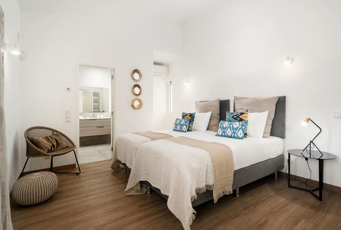 Luxury 4 bedroom holiday villa with private pool in Algarve Portugal (PV3016)