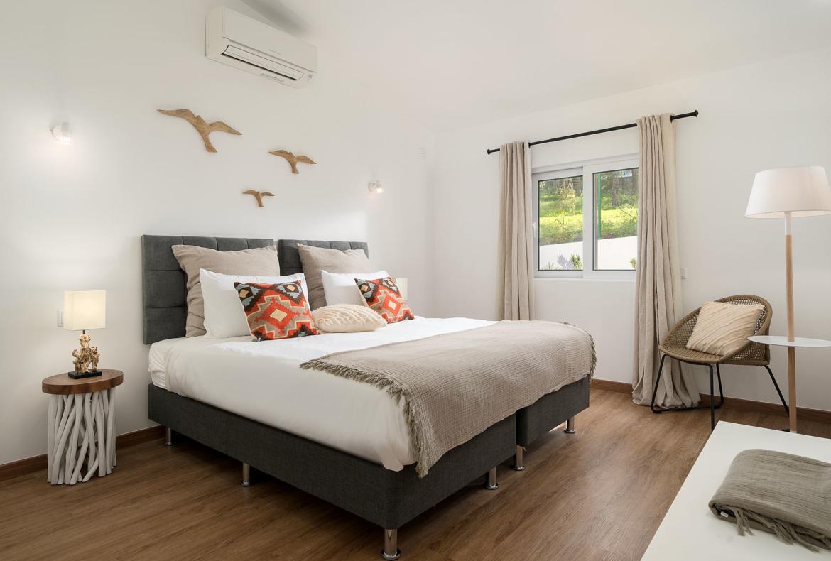 Luxury 4 bedroom holiday villa with private pool in Algarve Portugal (PV3016)
