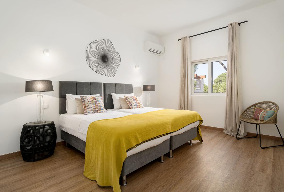 Luxury 4 bedroom holiday villa with private pool in Algarve Portugal (PV3016)
