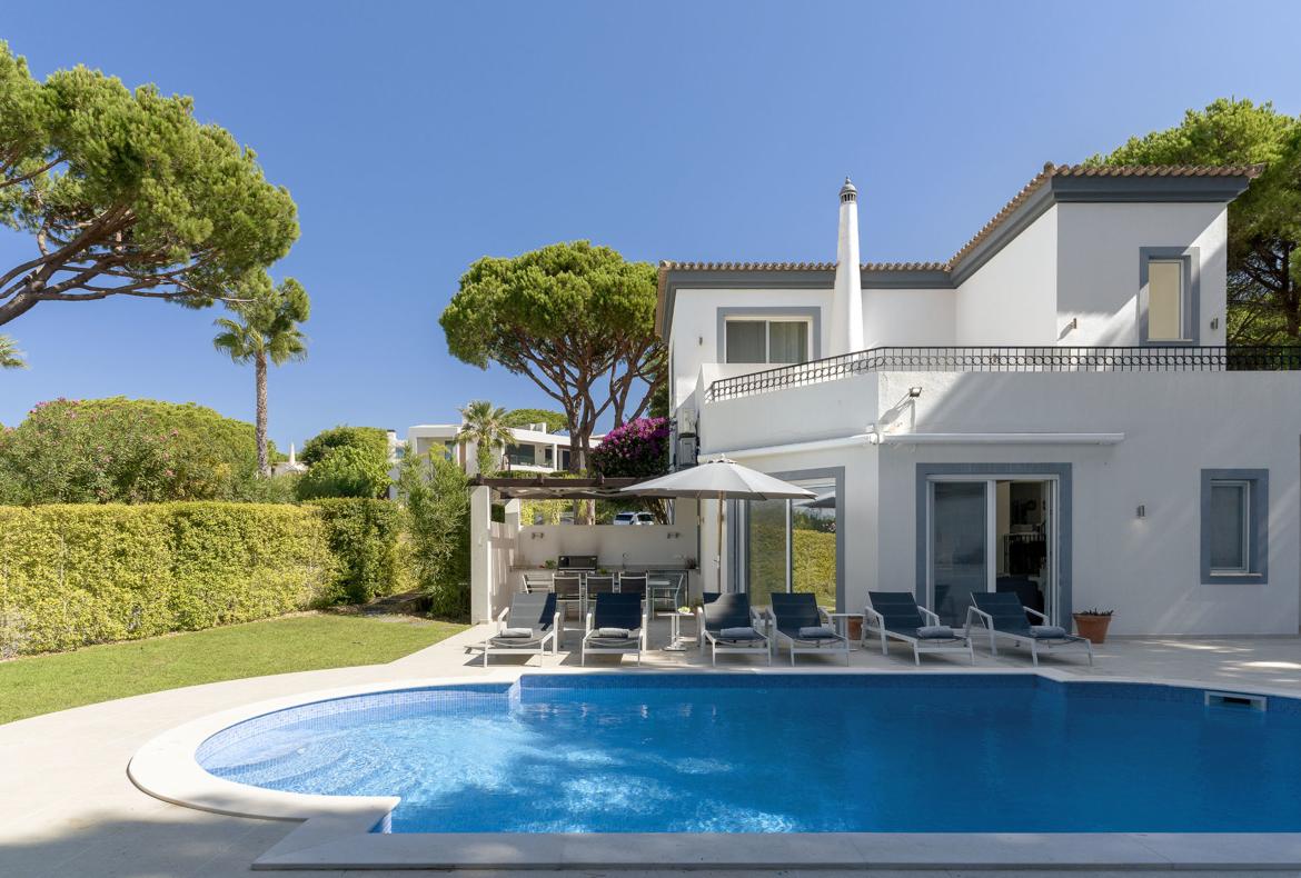 Luxury 4 bedroom holiday villa with private pool in Algarve Portugal (PV3016)