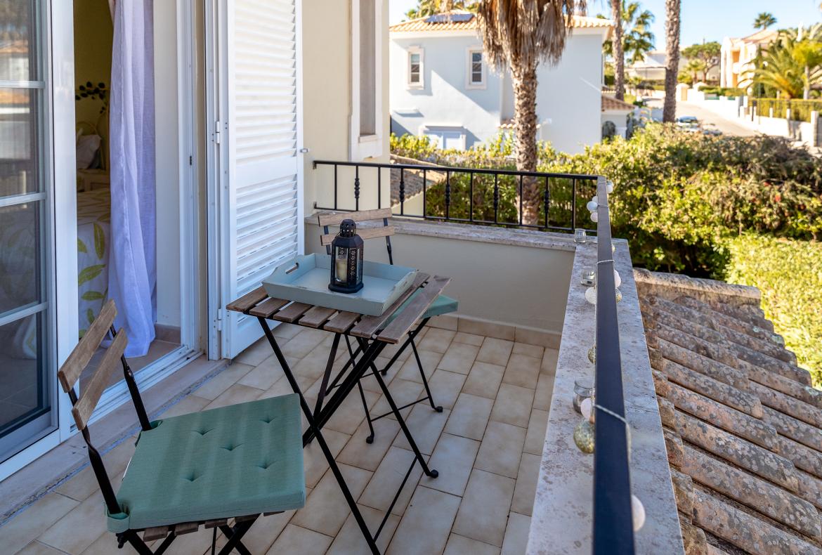 Luxury 4 bedroom holiday villa with private pool in Algarve Portugal (PV3015)