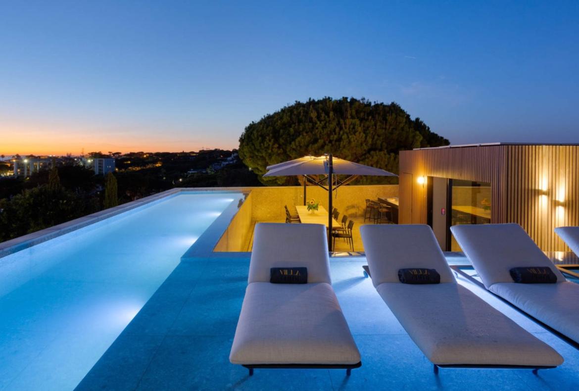 Luxury 5 bedroom holiday villa with private pool in Algarve Portugal (PV3017)