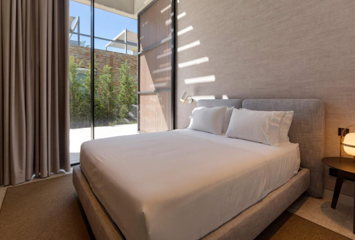 Luxury 5 bedroom holiday villa with private pool in Algarve Portugal (PV3017)