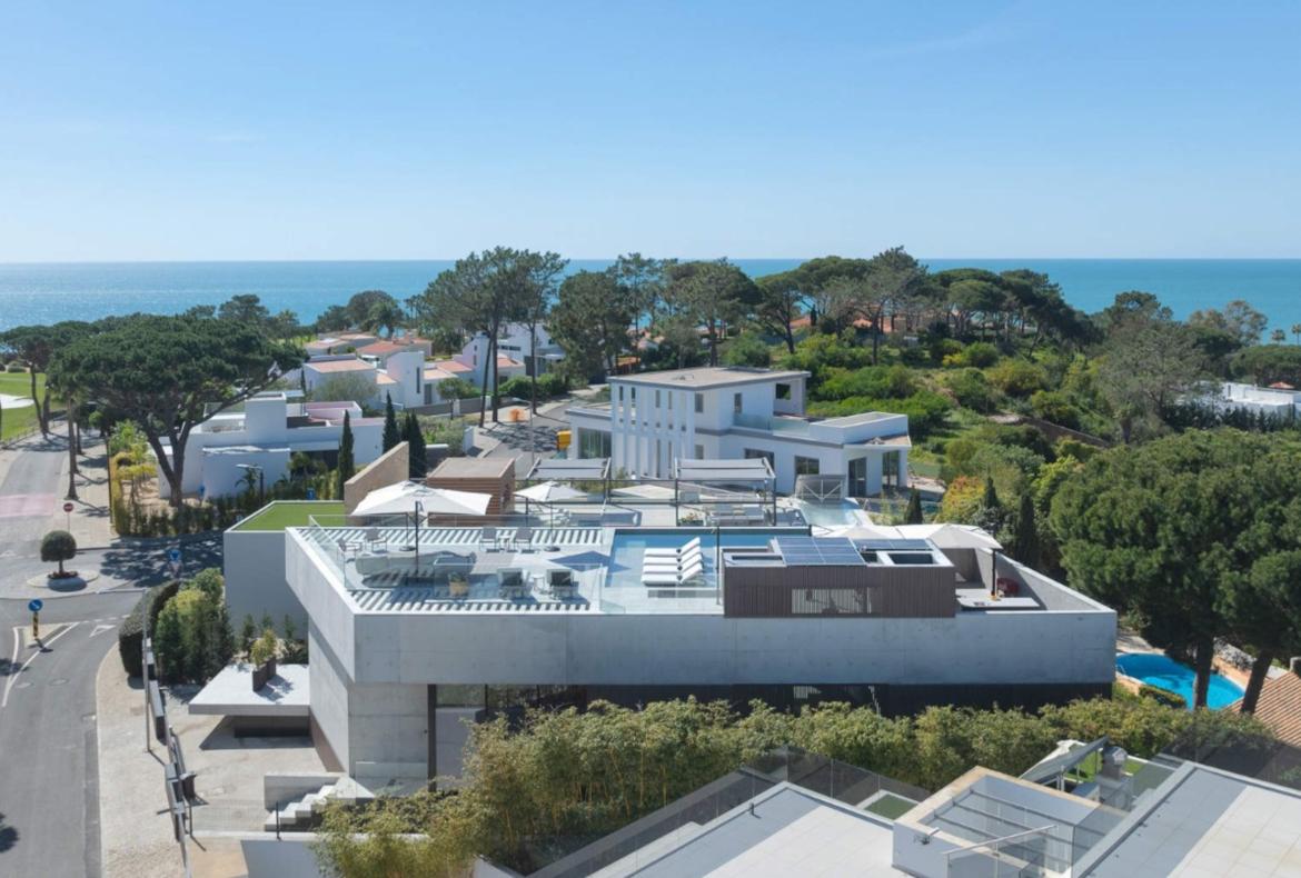 Luxury 5 bedroom holiday villa with private pool in Algarve Portugal (PV3017)