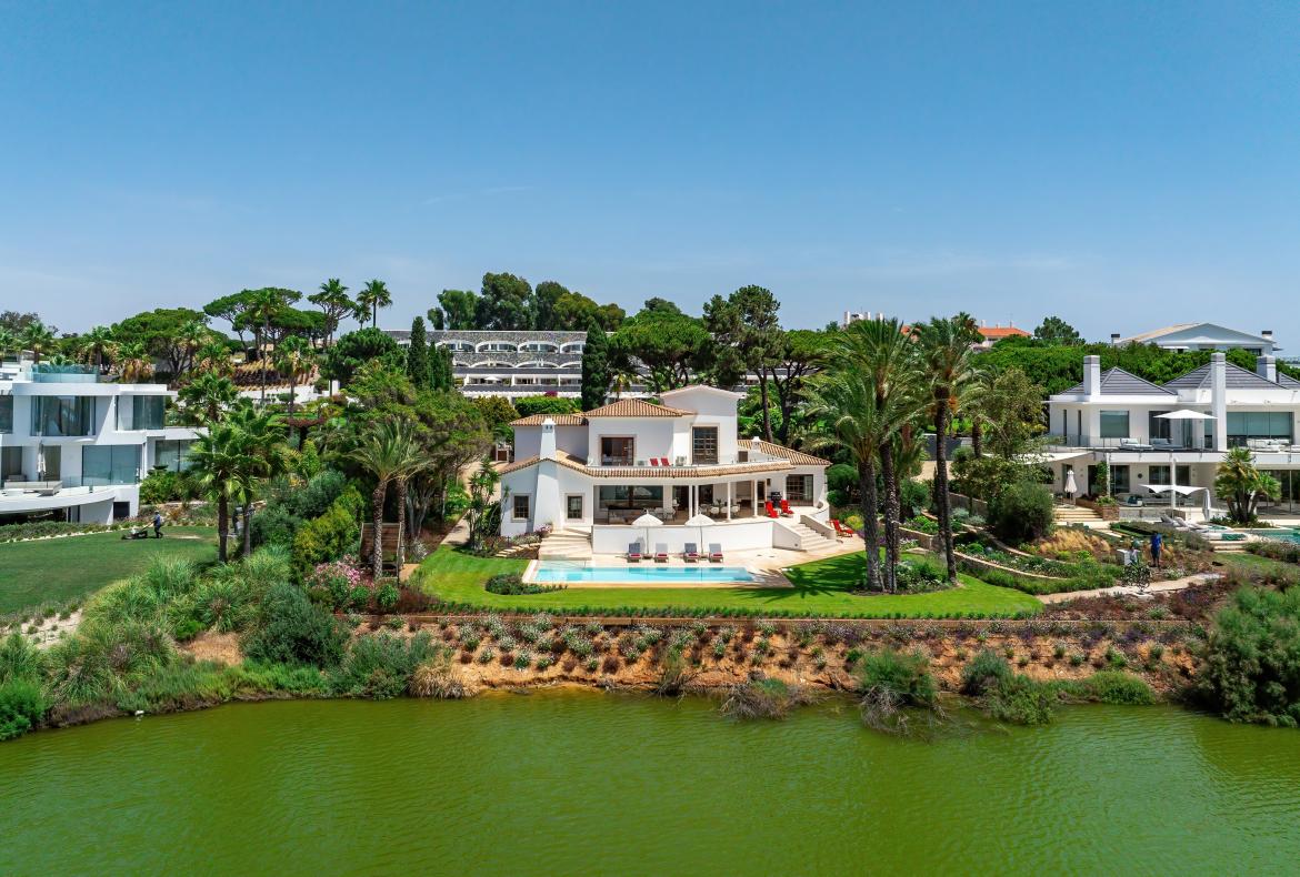 Luxury 5 bedroom holiday villa with private pool in Algarve Portugal (PV3008)