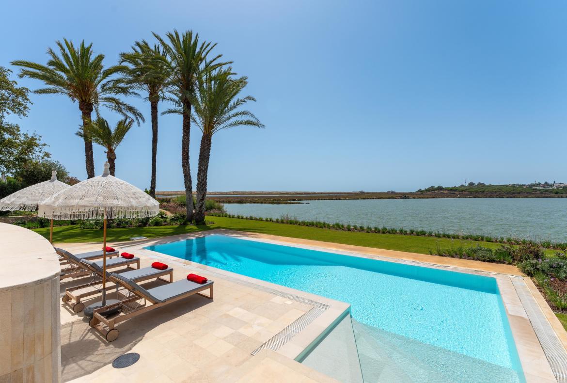 Luxury 5 bedroom holiday villa with private pool in Algarve Portugal (PV3008)