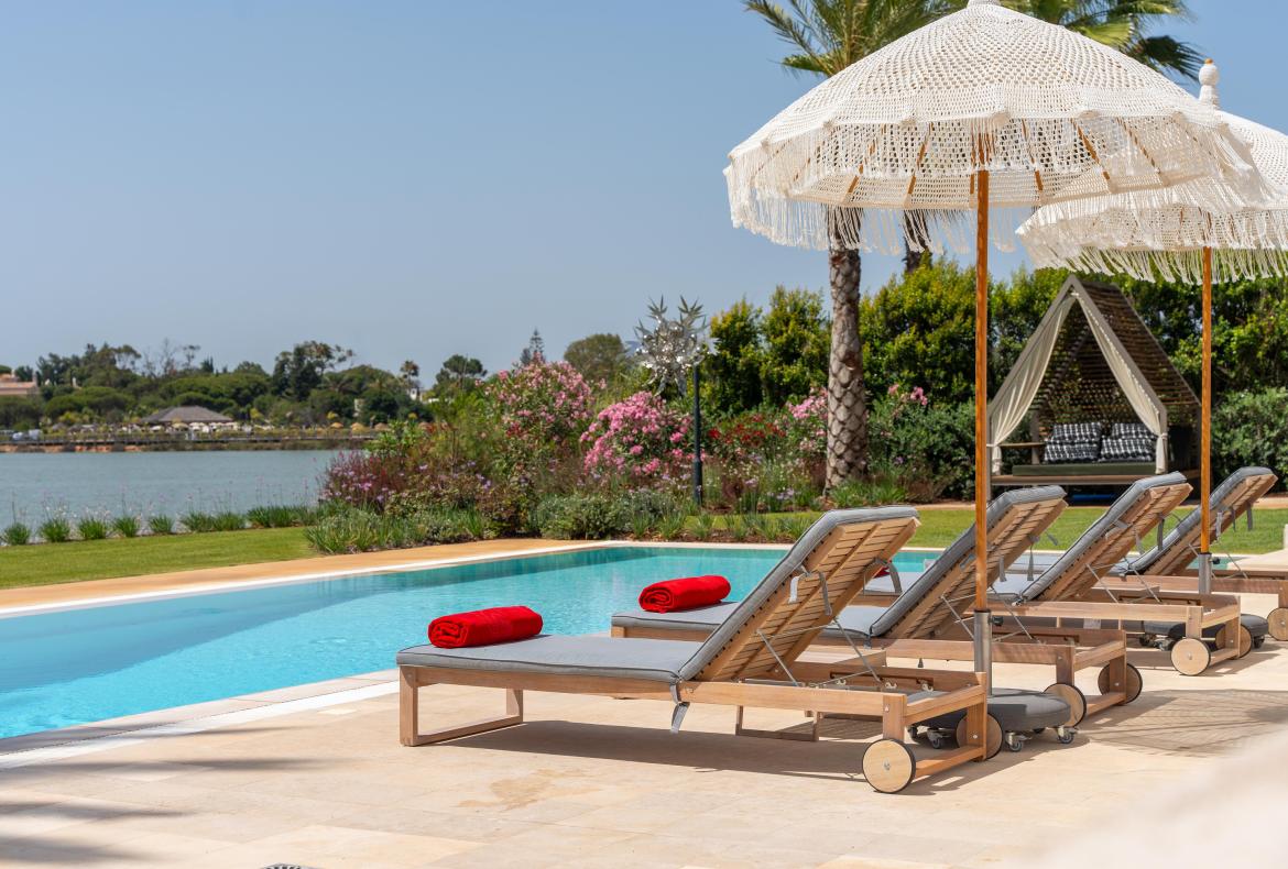 Luxury 5 bedroom holiday villa with private pool in Algarve Portugal (PV3008)