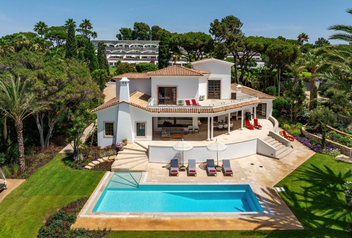 Luxury 5 bedroom holiday villa with private pool in Algarve Portugal (PV3008)
