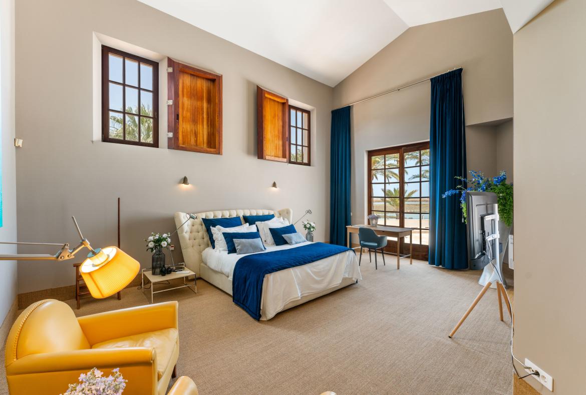 Luxury 5 bedroom holiday villa with private pool in Algarve Portugal (PV3008)