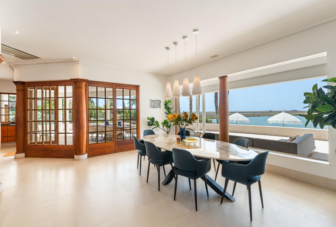 Luxury 5 bedroom holiday villa with private pool in Algarve Portugal (PV3008)