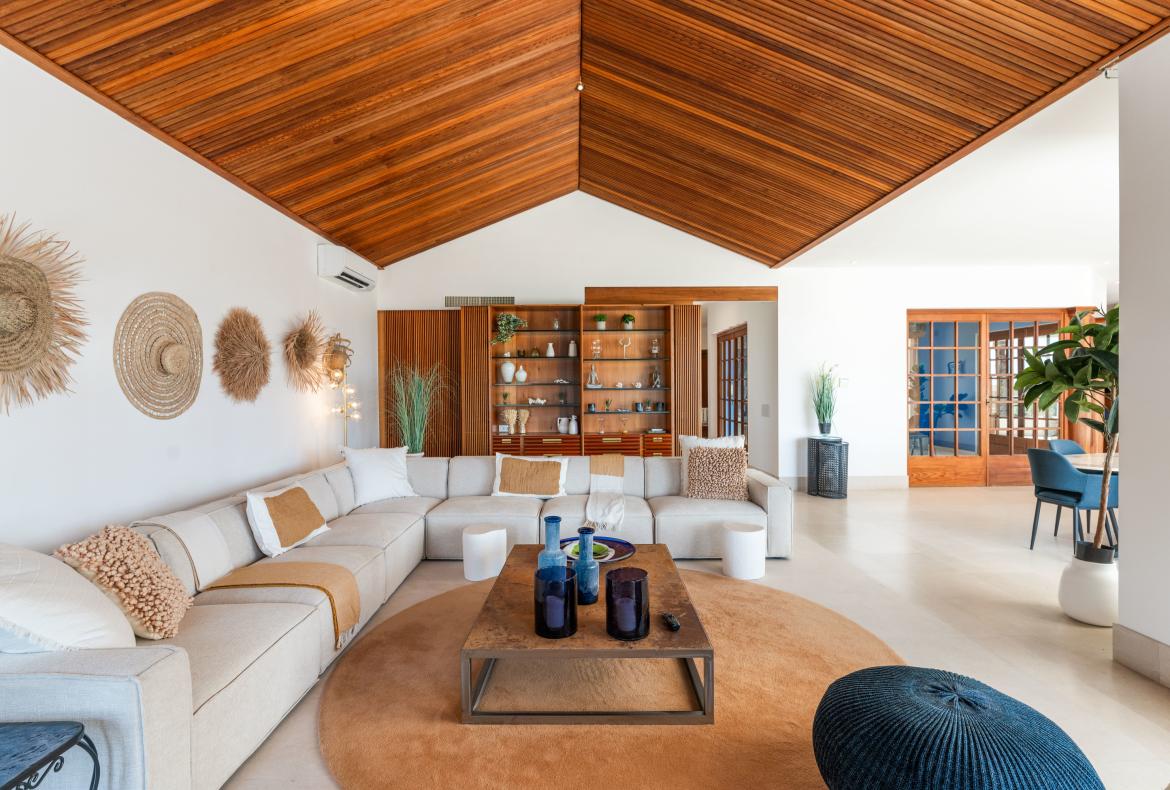 Luxury 5 bedroom holiday villa with private pool in Algarve Portugal (PV3008)