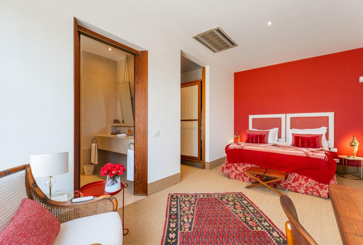 Luxury 5 bedroom holiday villa with private pool in Algarve Portugal (PV3008)