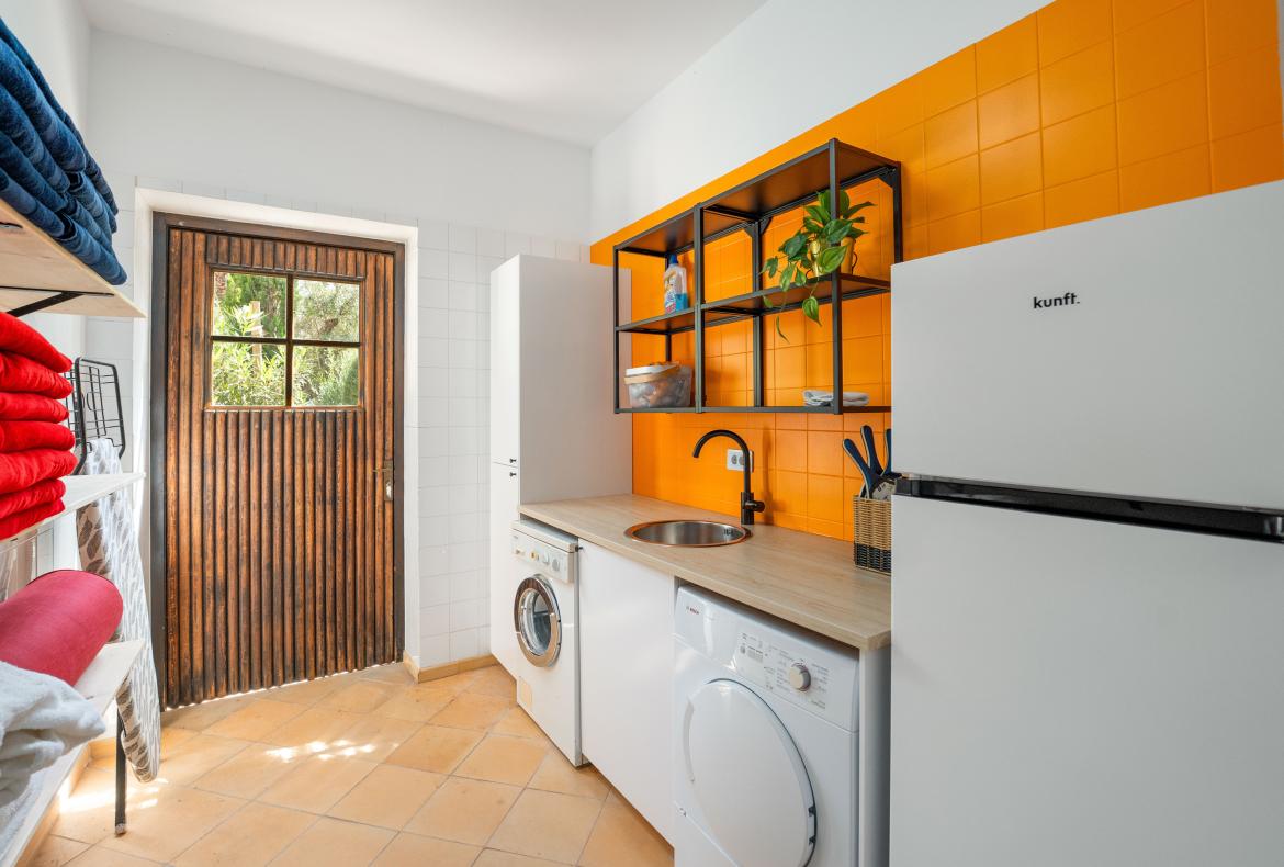 Luxury 5 bedroom holiday villa with private pool in Algarve Portugal (PV3008)