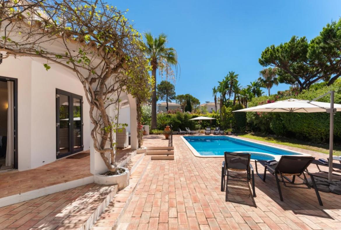 Luxury 4 bedroom holiday villa with private pool in Algarve Portugal (PV3018)
