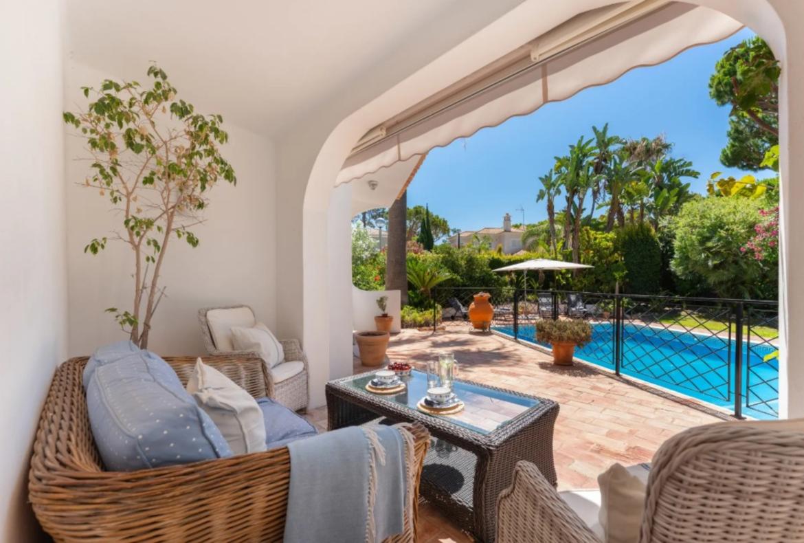Luxury 4 bedroom holiday villa with private pool in Algarve Portugal (PV3018)