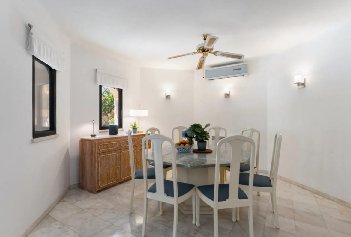 Luxury 4 bedroom holiday villa with private pool in Algarve Portugal (PV3018)