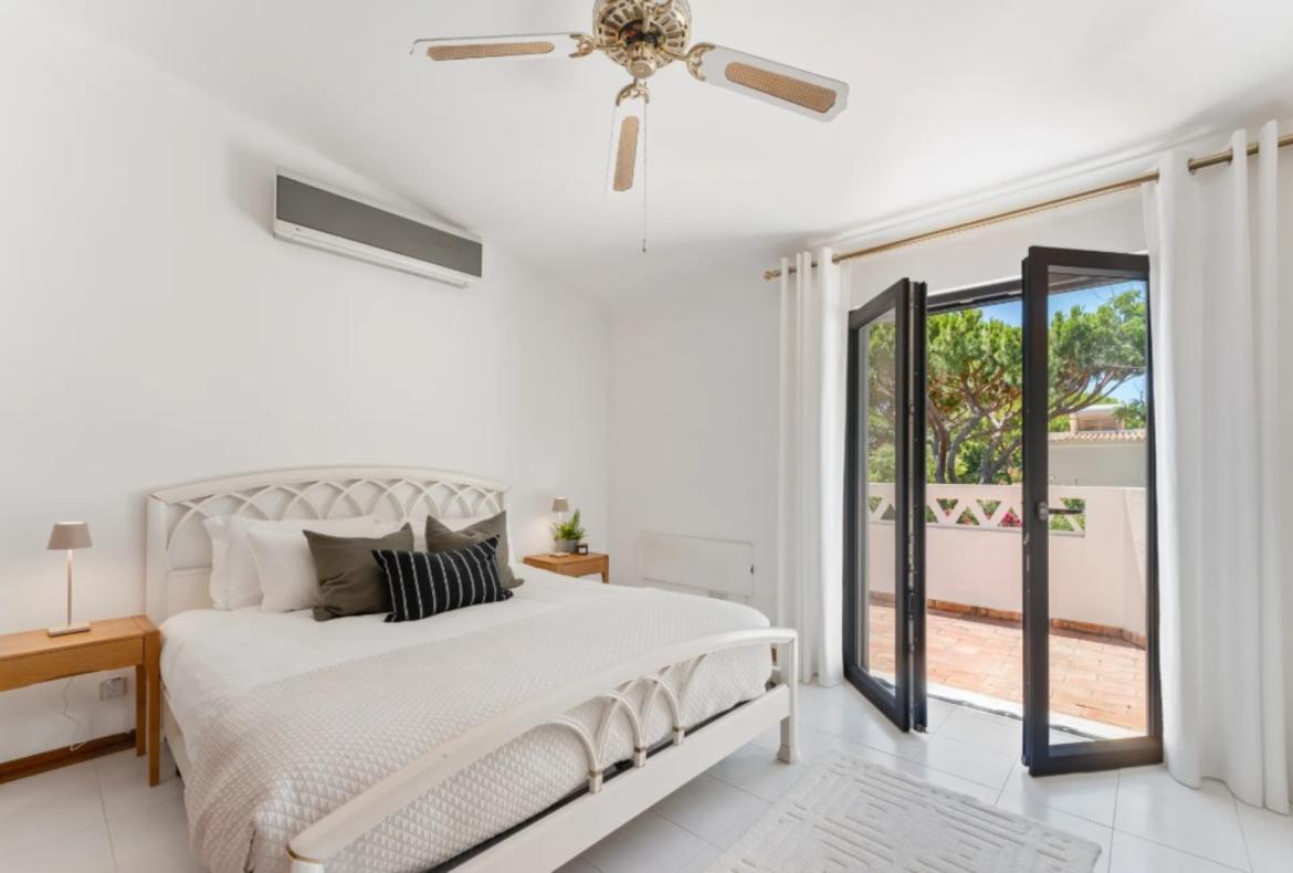 Luxury 4 bedroom holiday villa with private pool in Algarve Portugal (PV3018)