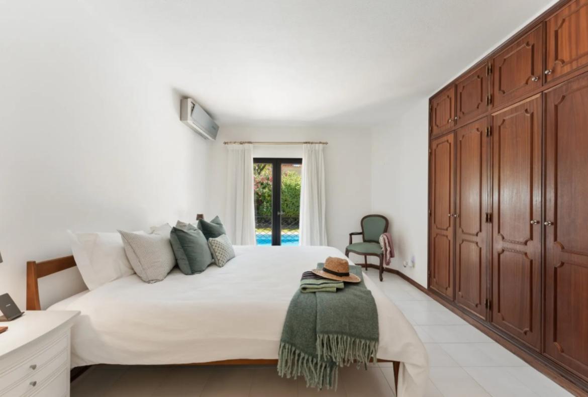 Luxury 4 bedroom holiday villa with private pool in Algarve Portugal (PV3018)