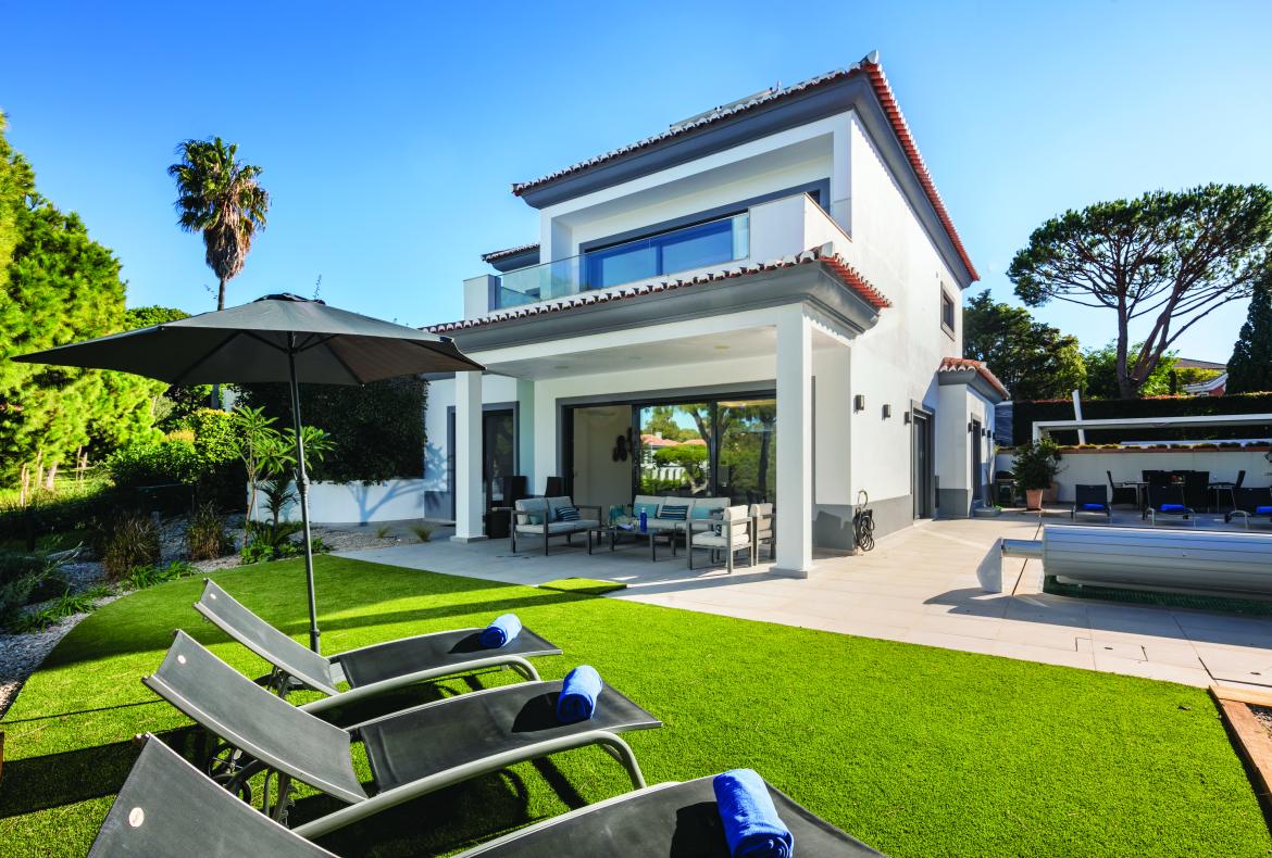 Luxury 3 bedroom holiday villa with private pool in Algarve Portugal (PV2647)