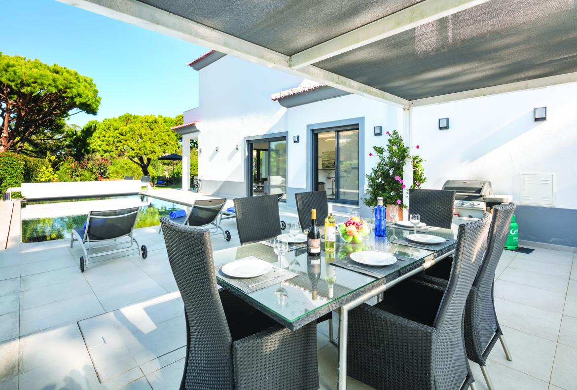 Luxury 3 bedroom holiday villa with private pool in Algarve Portugal (PV2647)