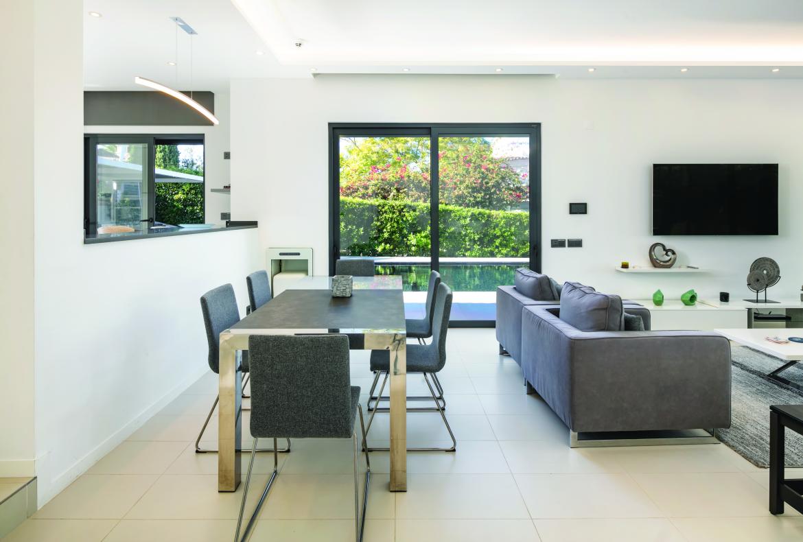 Luxury 3 bedroom holiday villa with private pool in Algarve Portugal (PV2647)